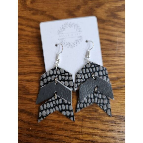 Hand cut drop earrings - Picture 3 of 5